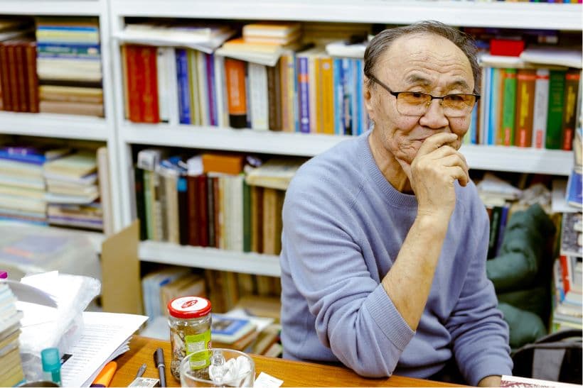 Ном “иддэг” хүн - нийтлэлийн зураг