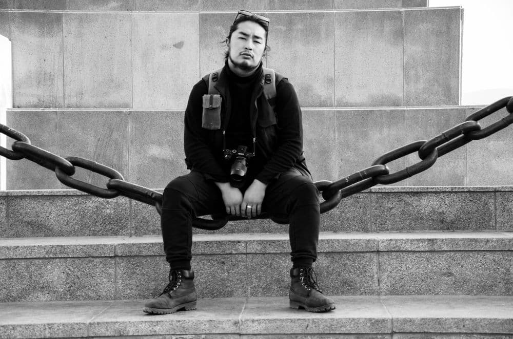 Хэлж чаддаггүй үгсээ дарсан зургандаа шингээдэг. - нийтлэлийн зураг (гар утасны хувилбар)