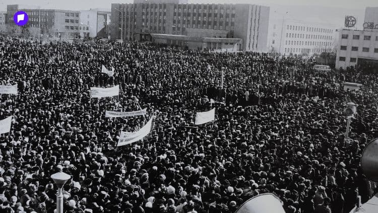 Үзэсгэлэнгийн танхимаас: Ардчиллыг бид хамтдаа авчирсан - эрэлттэй нийтлэлийн зураг