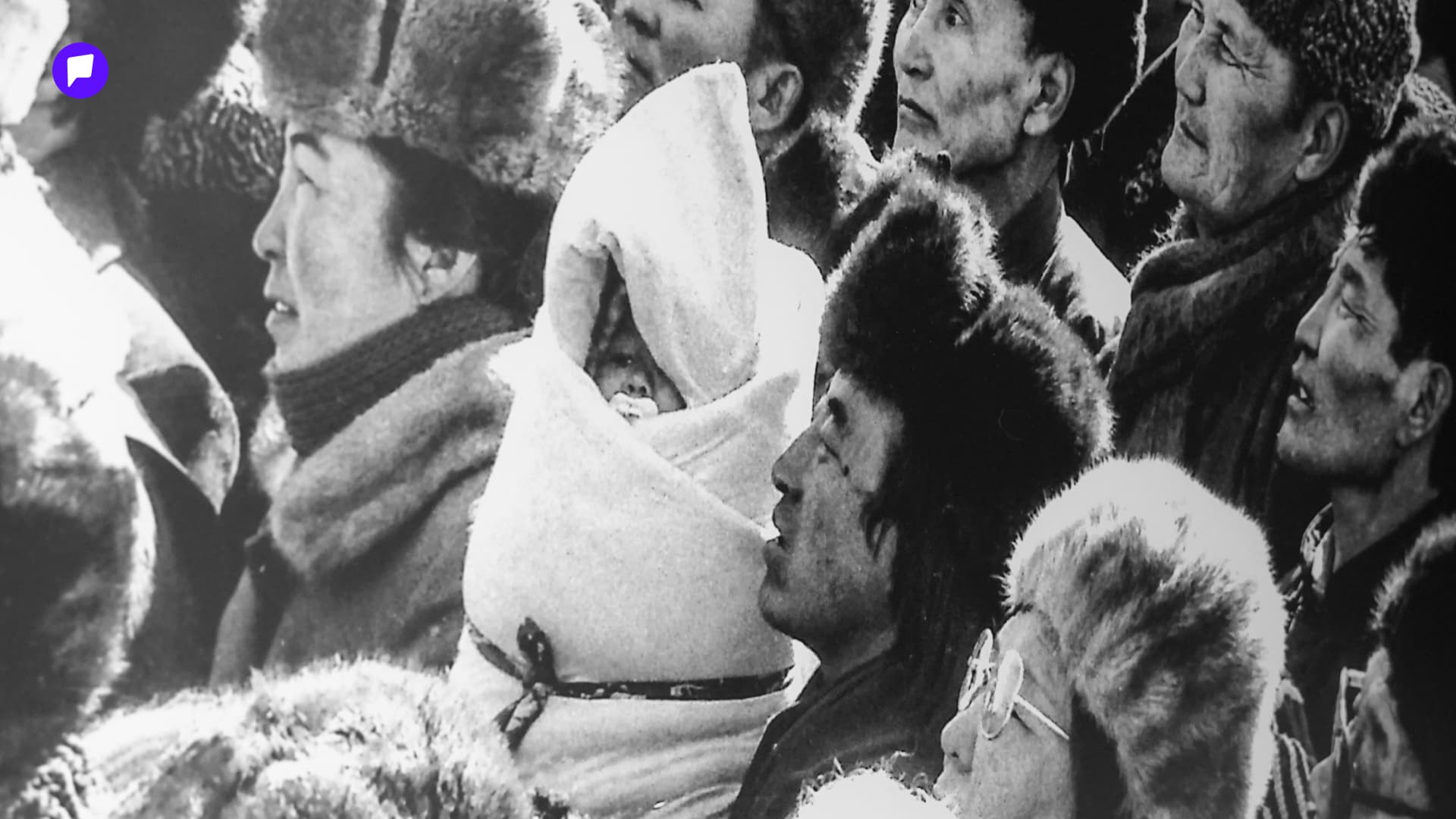 Үзэсгэлэнгийн танхимаас: Ардчиллыг бид хамтдаа авчирсан нийтлэлийн зураг