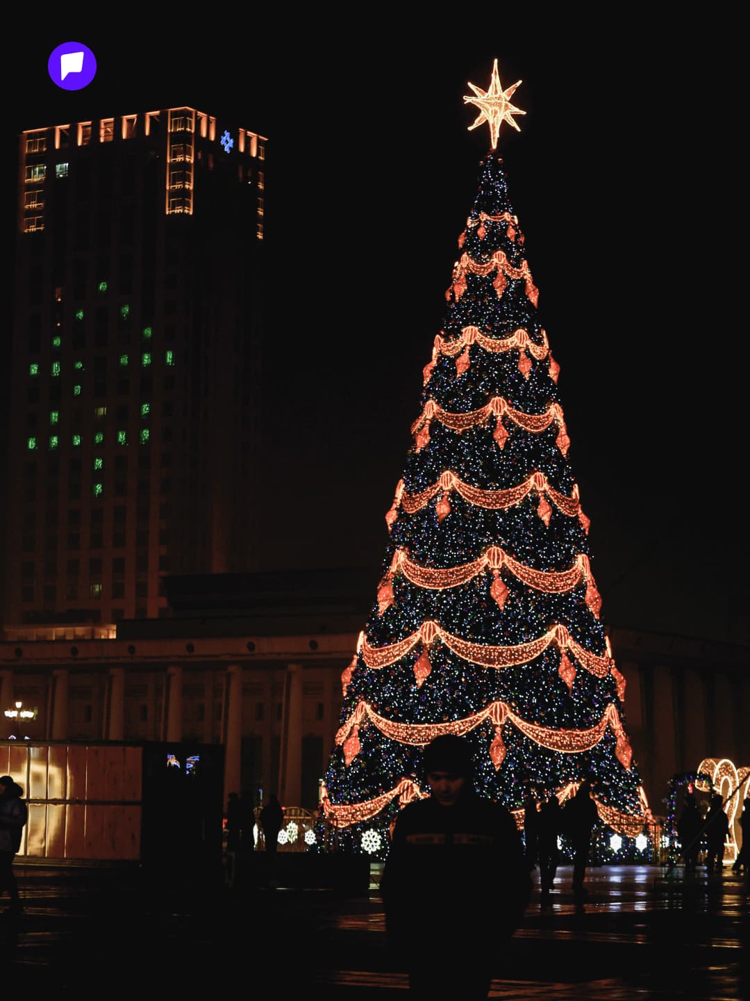 Нийслэлийн 9 дүүргийн 14 байршилд буй сүлд модны гэрлийг өнөөдөр орой 19:00 цагт нэгэн зэрэг асаана - нийтлэлийн зураг (гар утасны хувилбар)